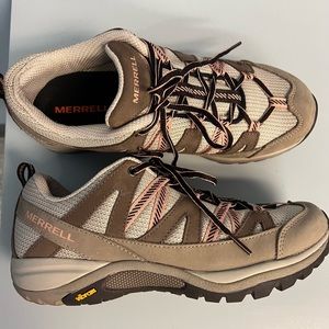 BRAND NEW Merrill siren sport 3 women’s hiking shoes size 9.5.